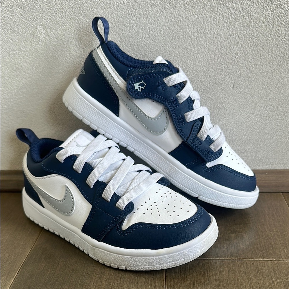 Nike Kids' Blue and White Sneakers